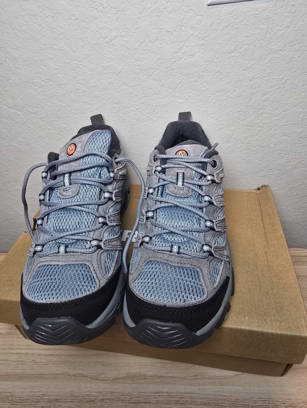 Brand New Merrell MOAB 3 WP Hiking Shoes Womens Size 8 - Picture 2 of 6